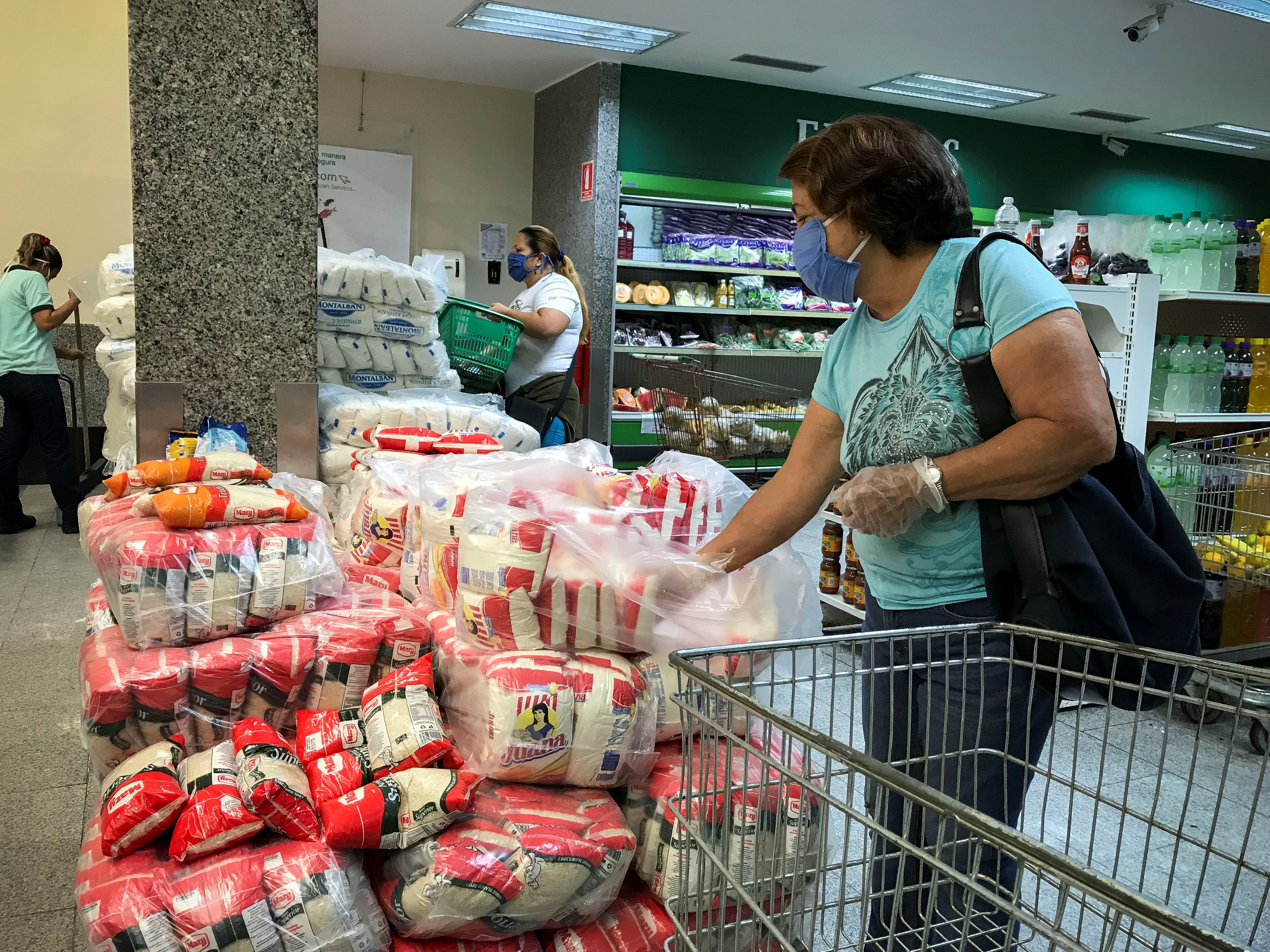 La vida del venezolano se sigue encareciendo en dólares semana tras semana, según economista