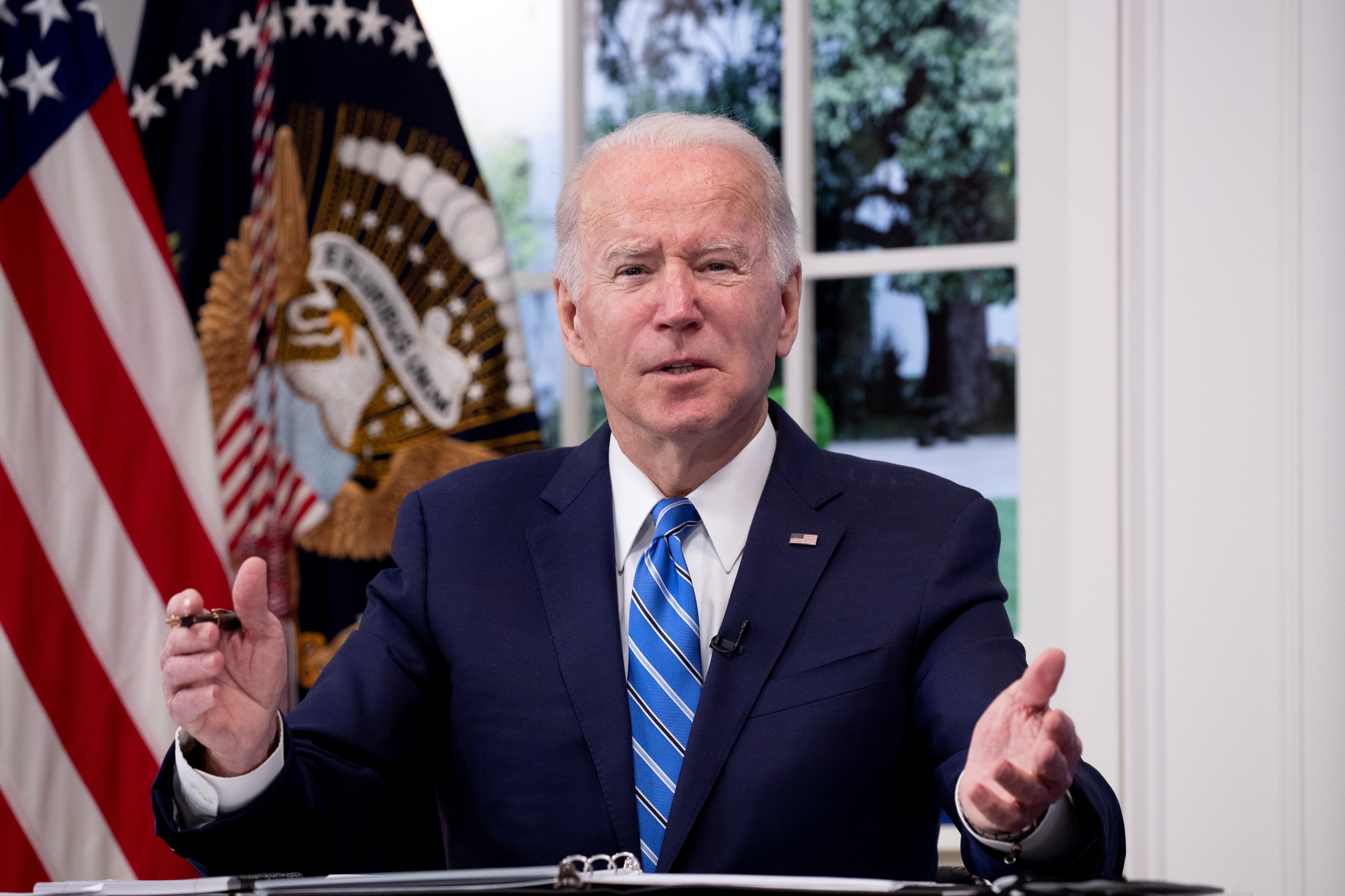 Tras avance de ómicron, Biden se replantea algunas de sus medidas contra el Covid-19