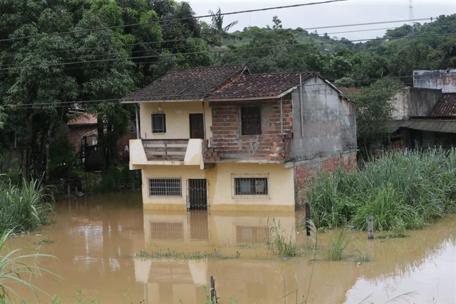 Al menos 18 muertos y unos 16 mil damnificados por las lluvias en Brasil