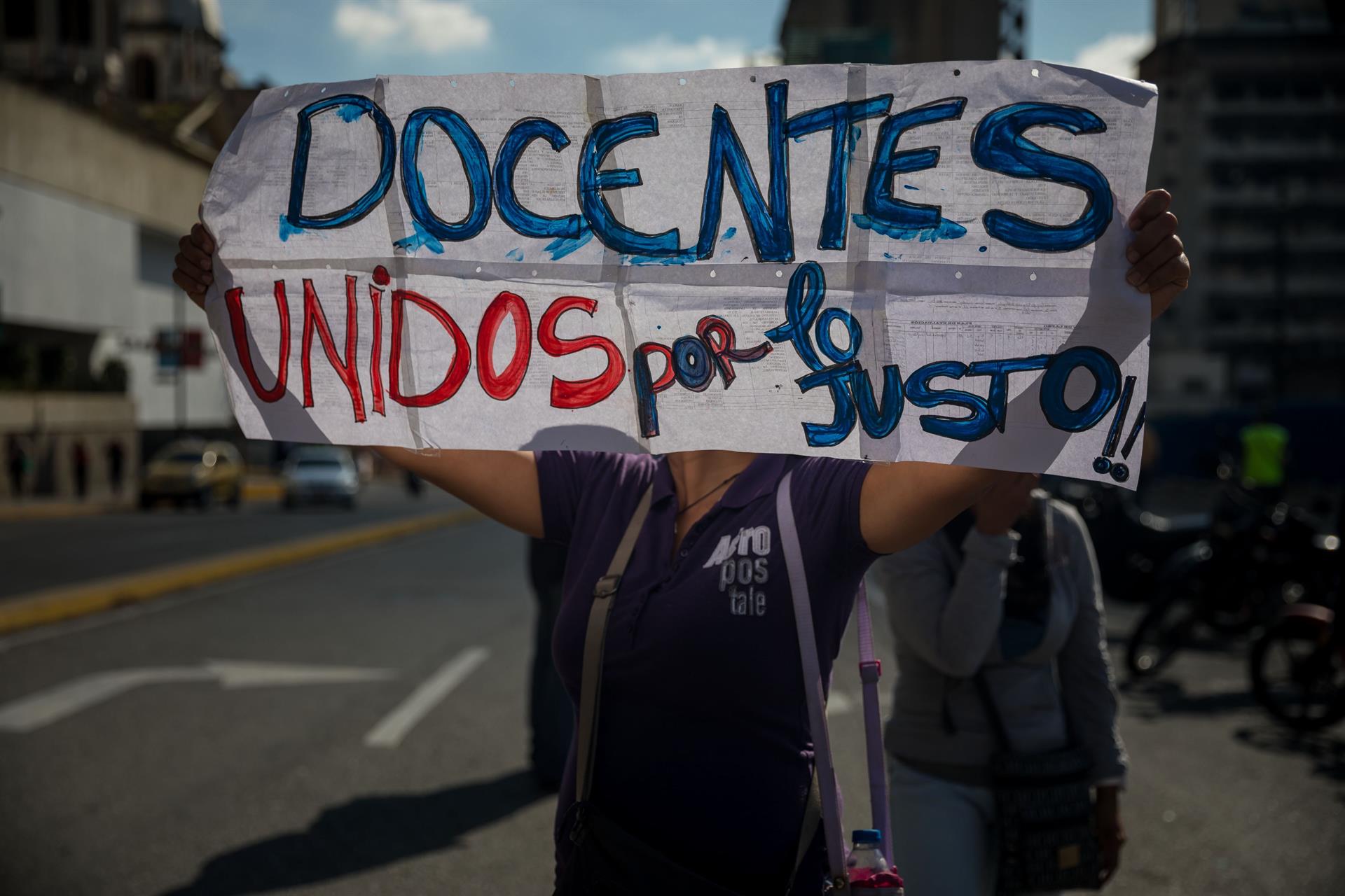Malas políticas y crisis tiene al sector docente contra las cuerdas en Venezuela