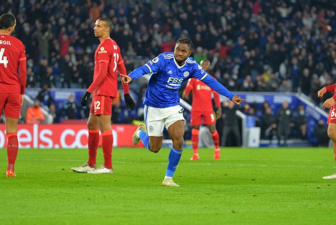 El Liverpool se complicó en su lucha por el título al caer frente al Leicester