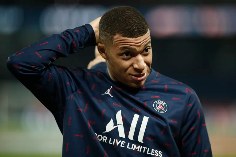 Pese al duro golpe recibido, Mbappé entra en la lista de convocados del PSG contra el Real Madrid