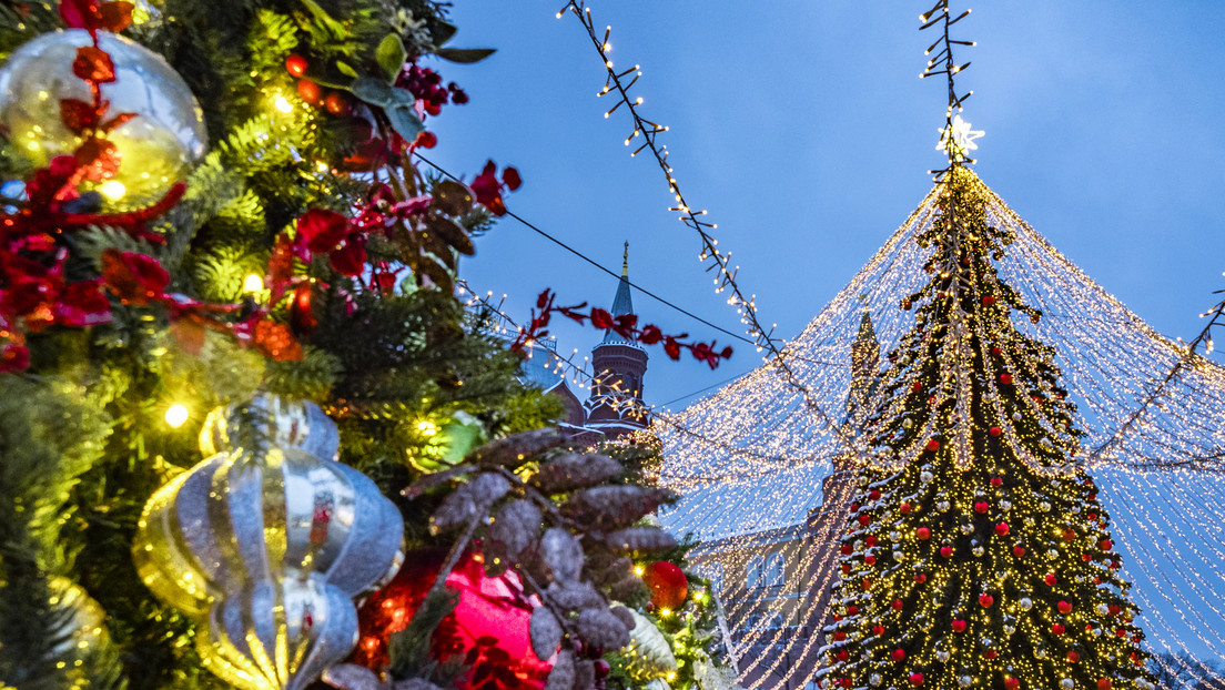 VIRAL: El truco para colocar luces navideñas sin tener que dar vueltas alrededor del árbol (Video)