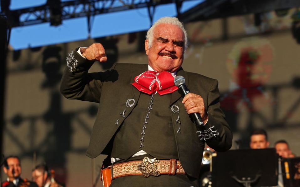 Personalidades y artistas reaccionan a la muerte del ídolo de las rancheras, Vicente Fernández