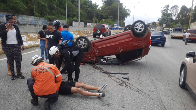 Al menos un herido tras volcamiento en la carretera Panamericana este #20Dic