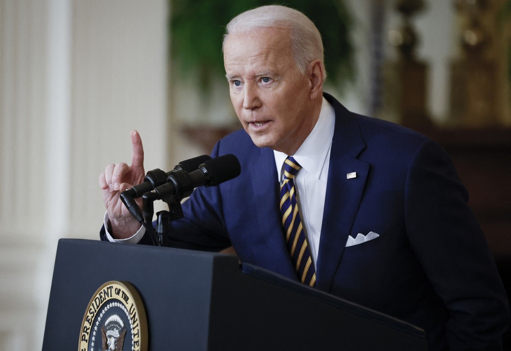 Más de 150 mil soldados rusos todavía rodean a Ucrania, constató Biden