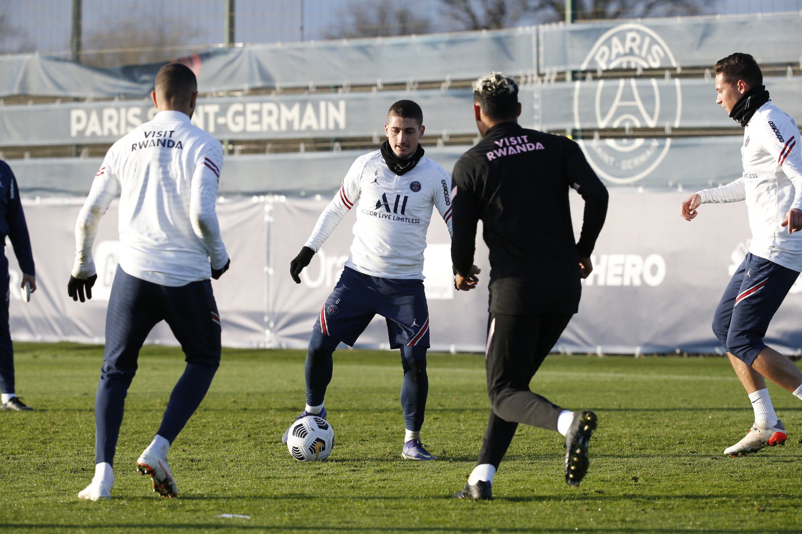 El Paris Saint-Germain volvió a los entrenamientos con cuatro positivos por Covid-19