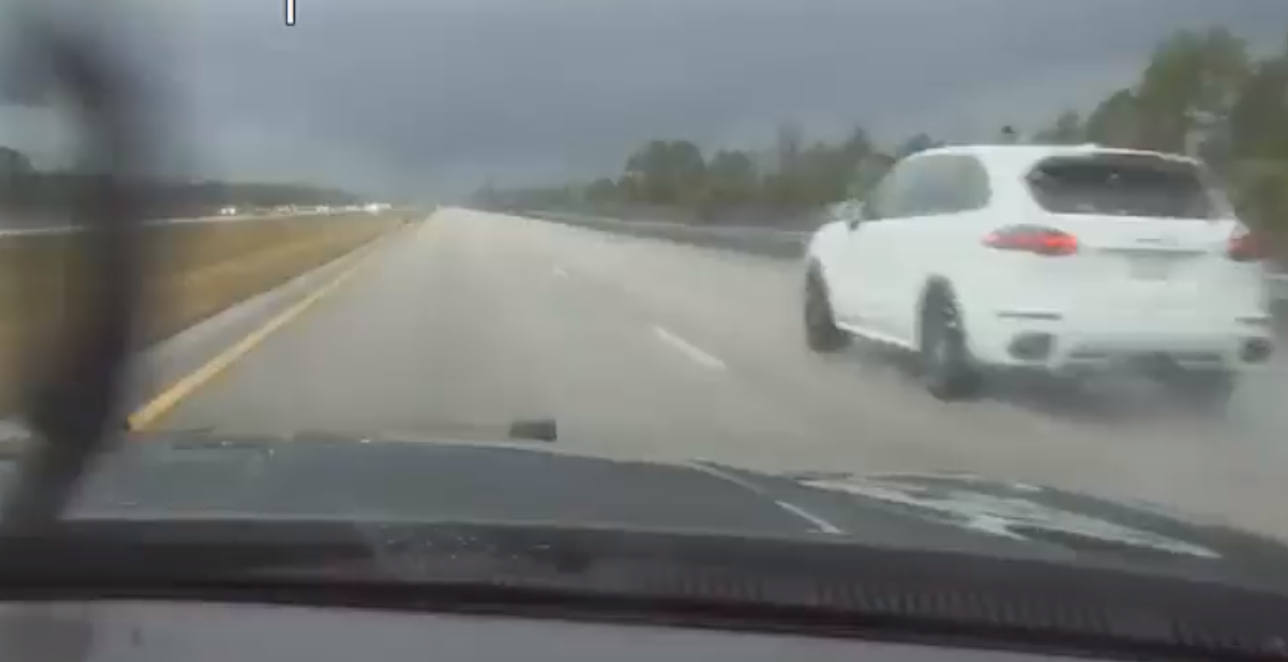 EN VIDEO: Fuerte tornado tocó tierra en Florida y se emite una alerta de emergencia