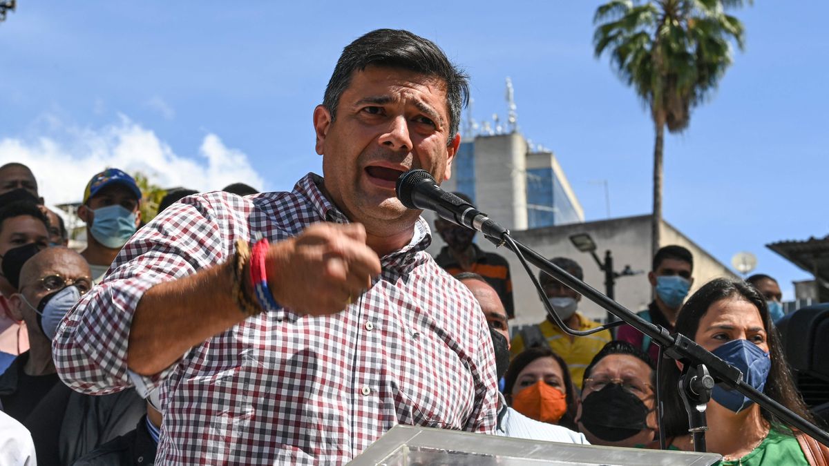 Freddy Superlano: Hoy no será un día fácil, quienes perdieron querrán arrebatar el triunfo de los barineses, a votar, defiende y gana (Video)