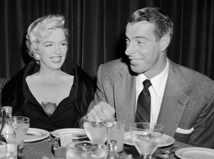 La boda de Marilyn Monroe y Joe Di Maggio: sexo salvaje, violencia física y flores frescas en la tumba