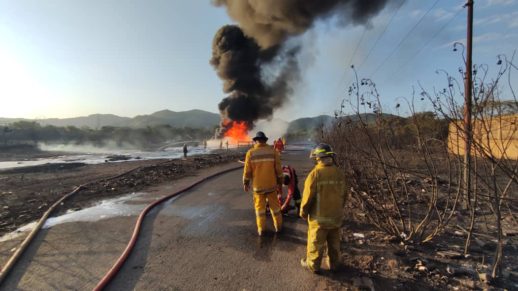 Entre miedo y angustia: fue controlado el incendio por explosión en Naricual, Anzoátegui (Fotos)