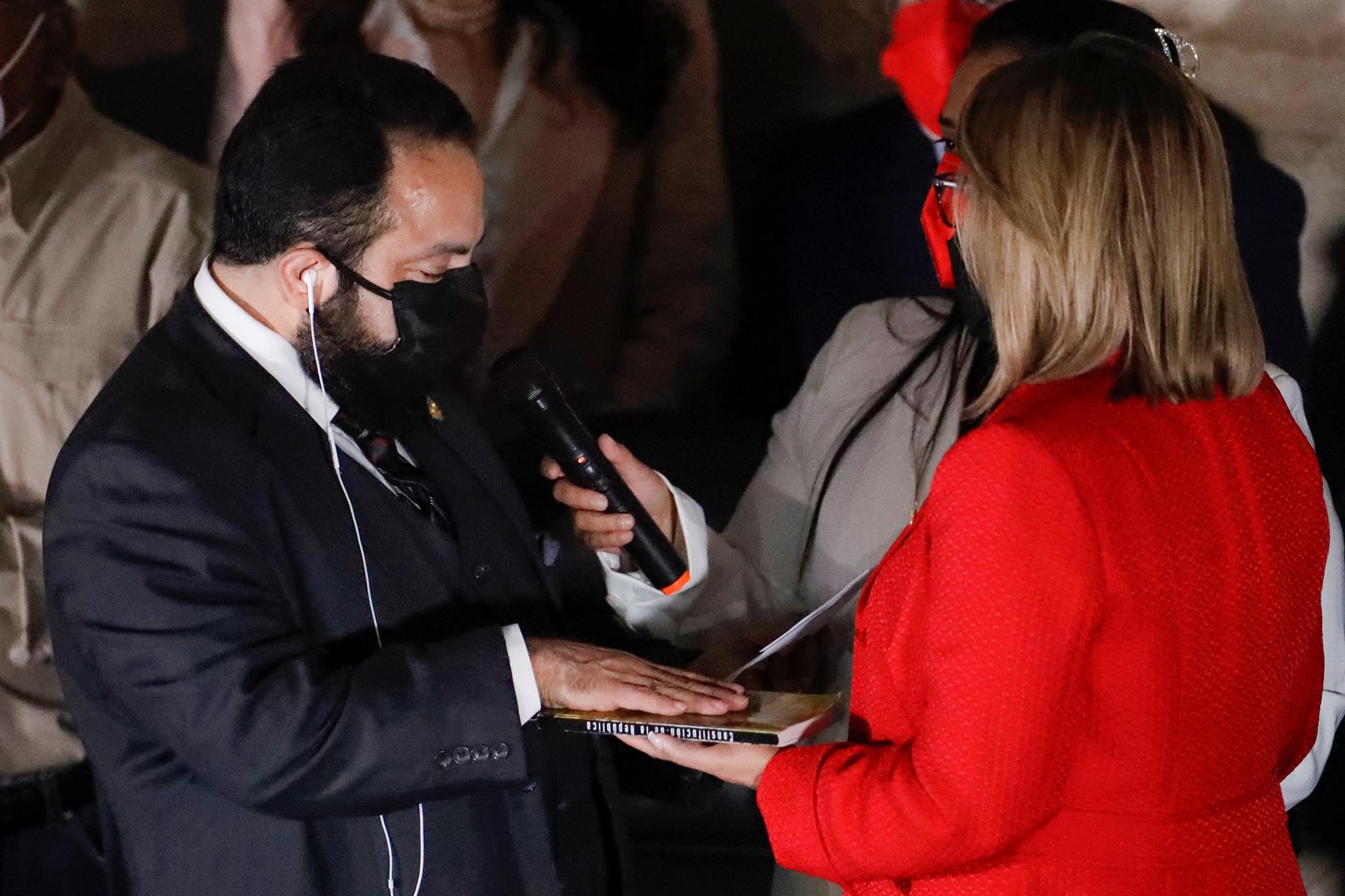 Congreso hondureño con dos presidentes en crisis previo a asunción de Castro