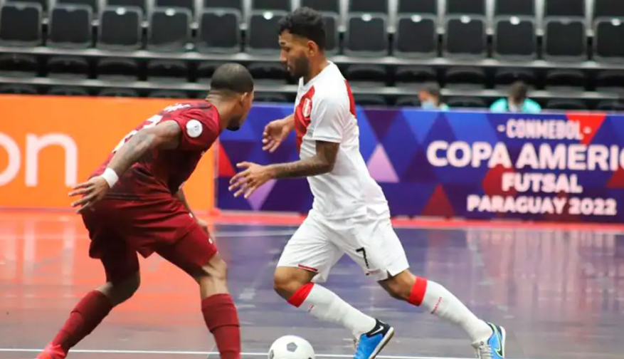 Vinotinto de futsala Carlos Sanz encaró a un contrincante en pleno partido y encendió las redes (Foto)