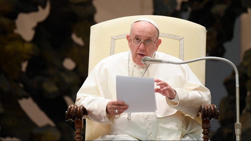 El papa Francisco pidió combatir las noticias falsas sobre vacunas contra el Covid-19