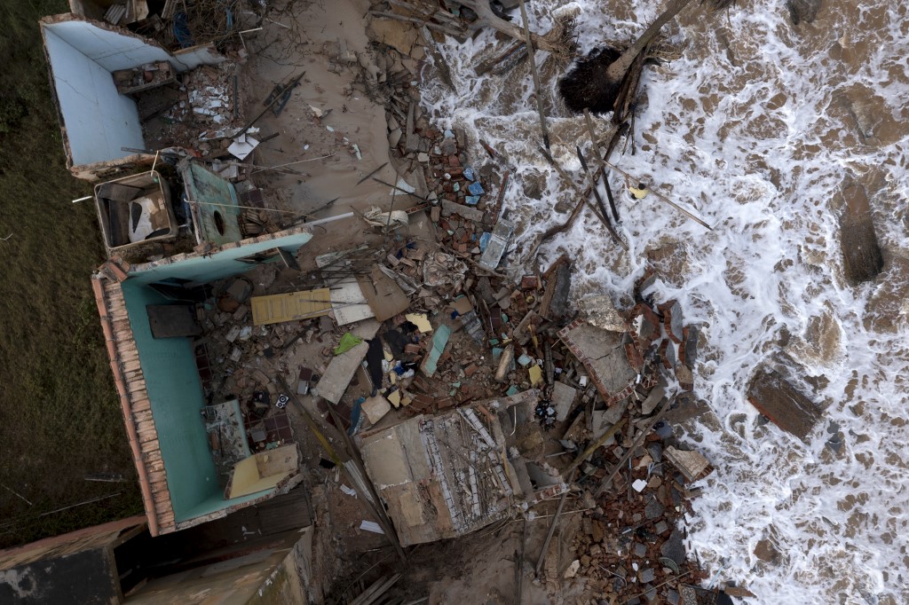 Suben a 165 los muertos tras alud en el estado de Río de Janeiro