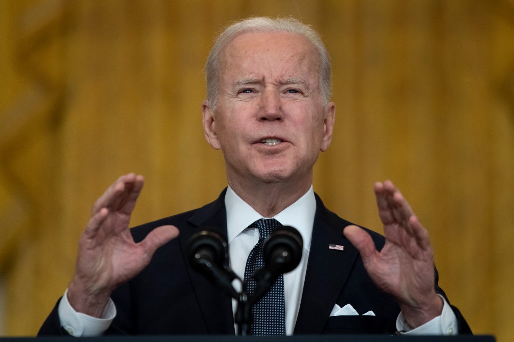 Biden anunciará nuevas acciones para controlar los precios de la gasolina