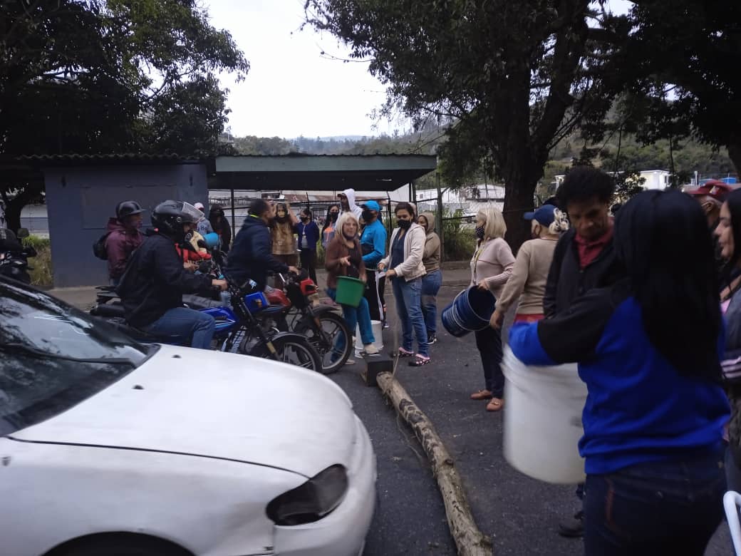 ¿Aló Hidrocapital? Vecinos de Los Teques llevan más de 60 días sin agua #16Feb (VIDEO)