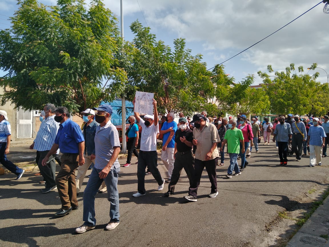 Jubilados de la Gobernación de Anzoátegui, hundidos en miseria, hambre y migajas salariales (VIDEO)