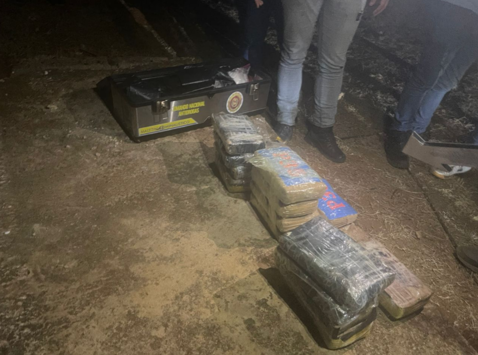 PNB coordinó con la GNB para incautar 134 kilos de cocaína en Falcón (Fotos)