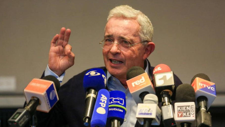 Álvaro Uribe instó al Ejército venezolano a seguir el camino de Simón Bolívar en la lucha democrática