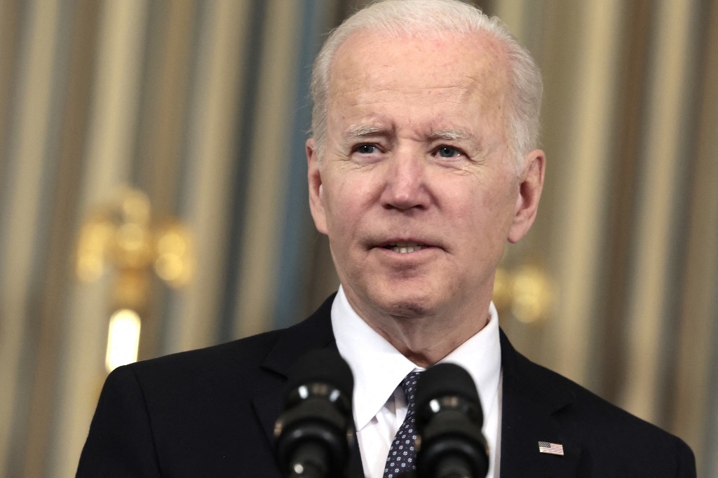 Biden propone más protecciones para las víctimas de abuso y estudiantes trans