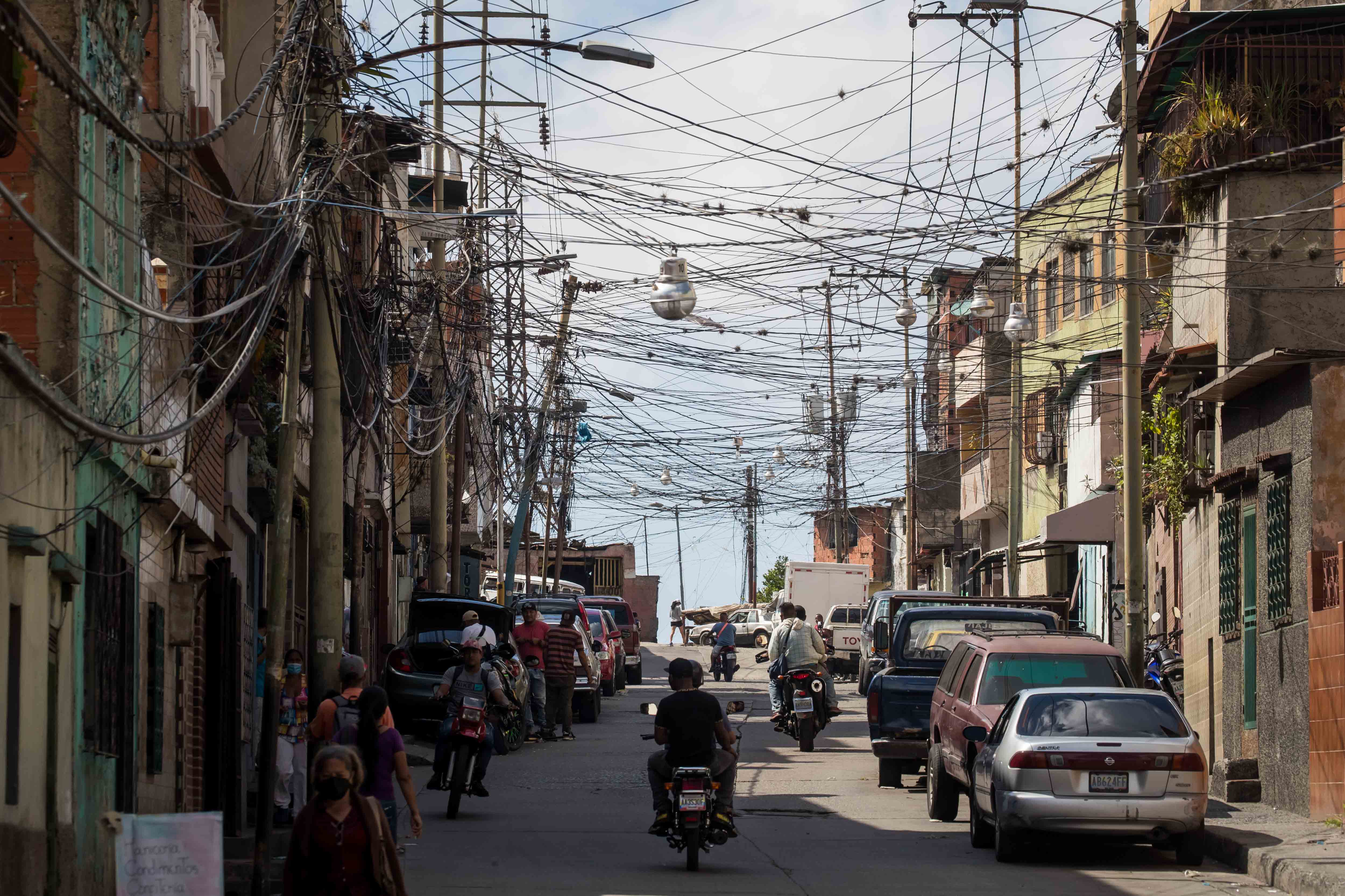 A cinco años del “mega apagón nacional”, otra fluctuación eléctrica afectó varios estados de Venezuela