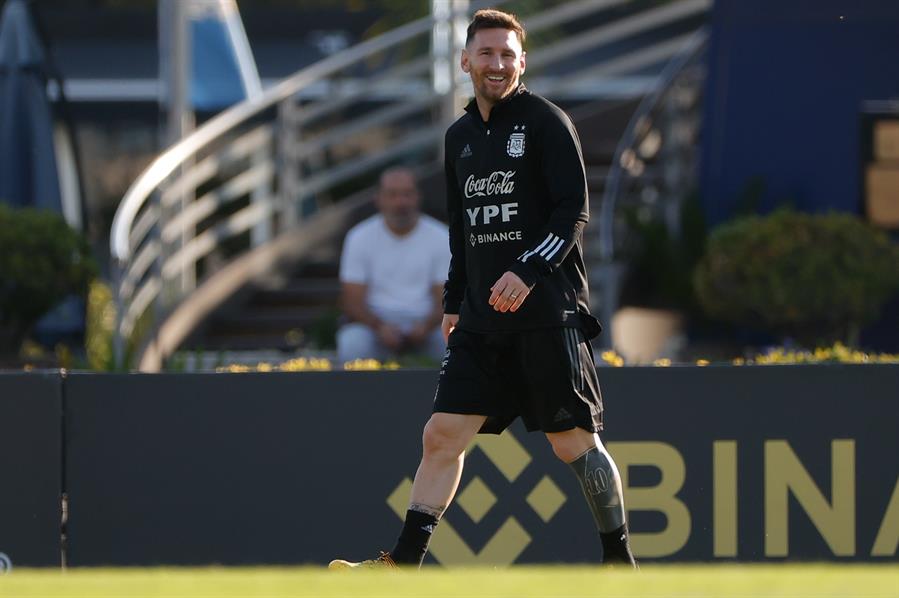 Scaloni confirma que Messi está “disponible” para jugar ante Venezuela