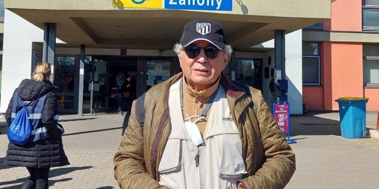 Embajador Enrique Alvarado visitó zona fronteriza de Ucrania y brindó apoyo a refugiados