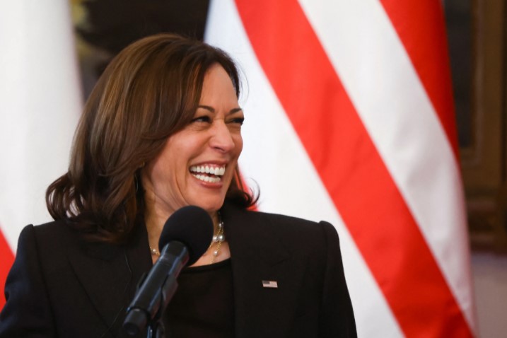 Kamala Harris llega a Puerto Rico para mostrar su apoyo a la recuperación de la isla