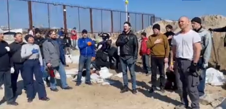 El conmovedor canto del himno de Ucrania en una playa de Odesa antes del inicio del ataque ruso (VIDEO)