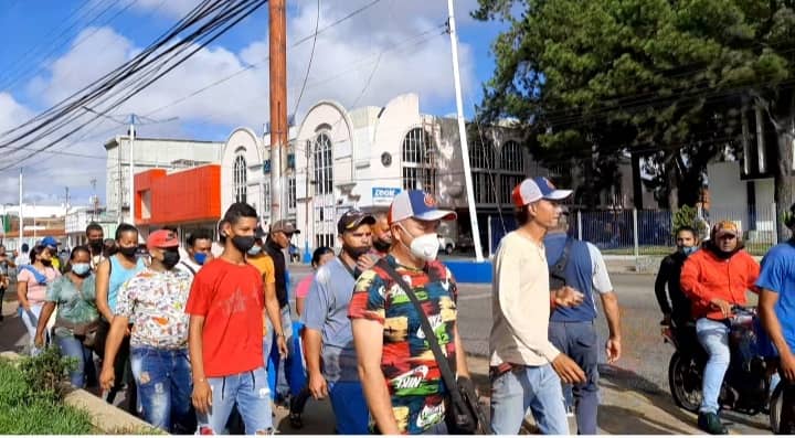 EN IMÁGENES: el violento desalojo de los vendedores informales de El Tigre