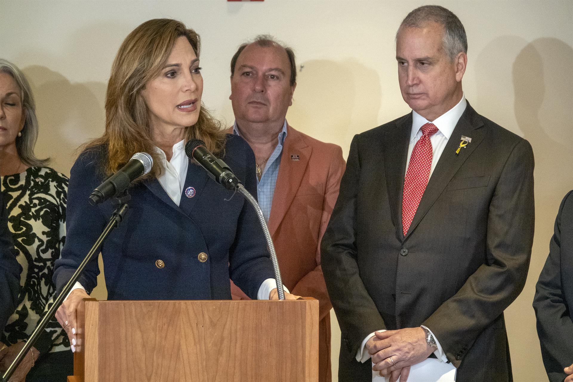 Congresista María Elvira Salazar condenó la inhabilitación contra María Corina Machado