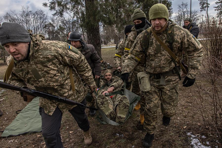 El corredor de Mariúpol, totalmente bloqueado mientras se avanza en Kiev