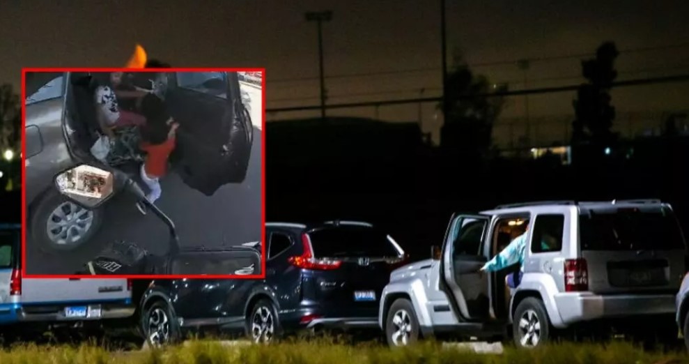 Niño abrió la puerta del carro mientras estaba en movimiento y quedó colgando (Video)