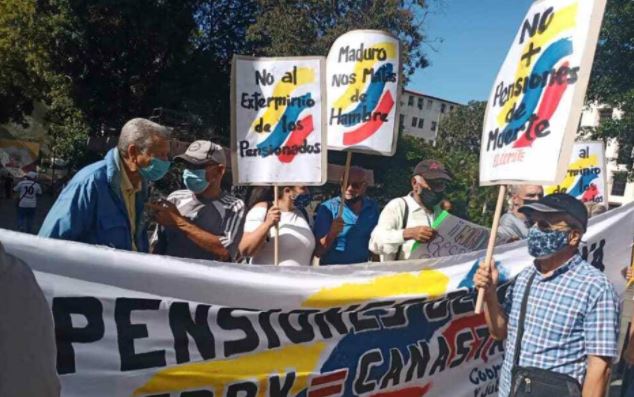 Abuelos se alzan en Caracas para reclamar irregularidades en el cobro de la pensión