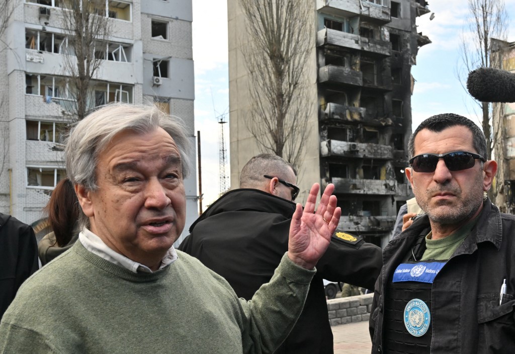 Jefe de la ONU condena lo “absurdo” de la guerra en primera visita a Ucrania