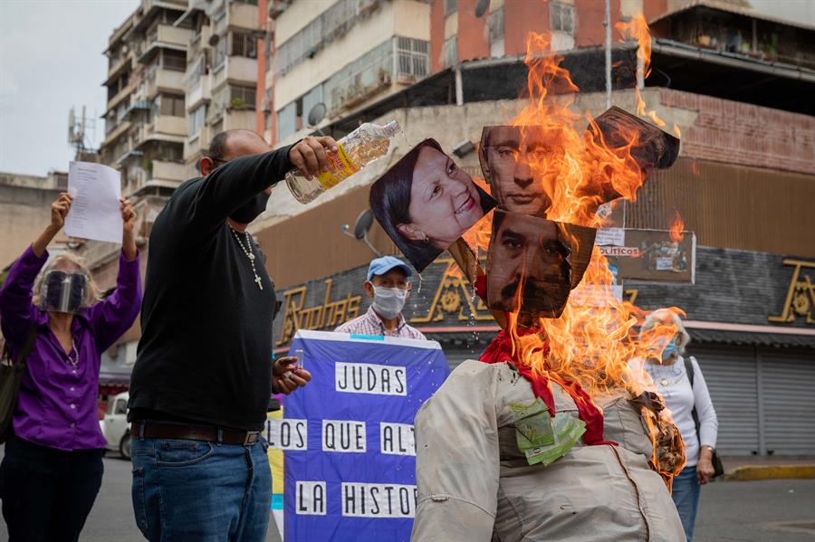 Concejal de Caracas pidió referendo sobre cambio de símbolos impuesto por el chavismo