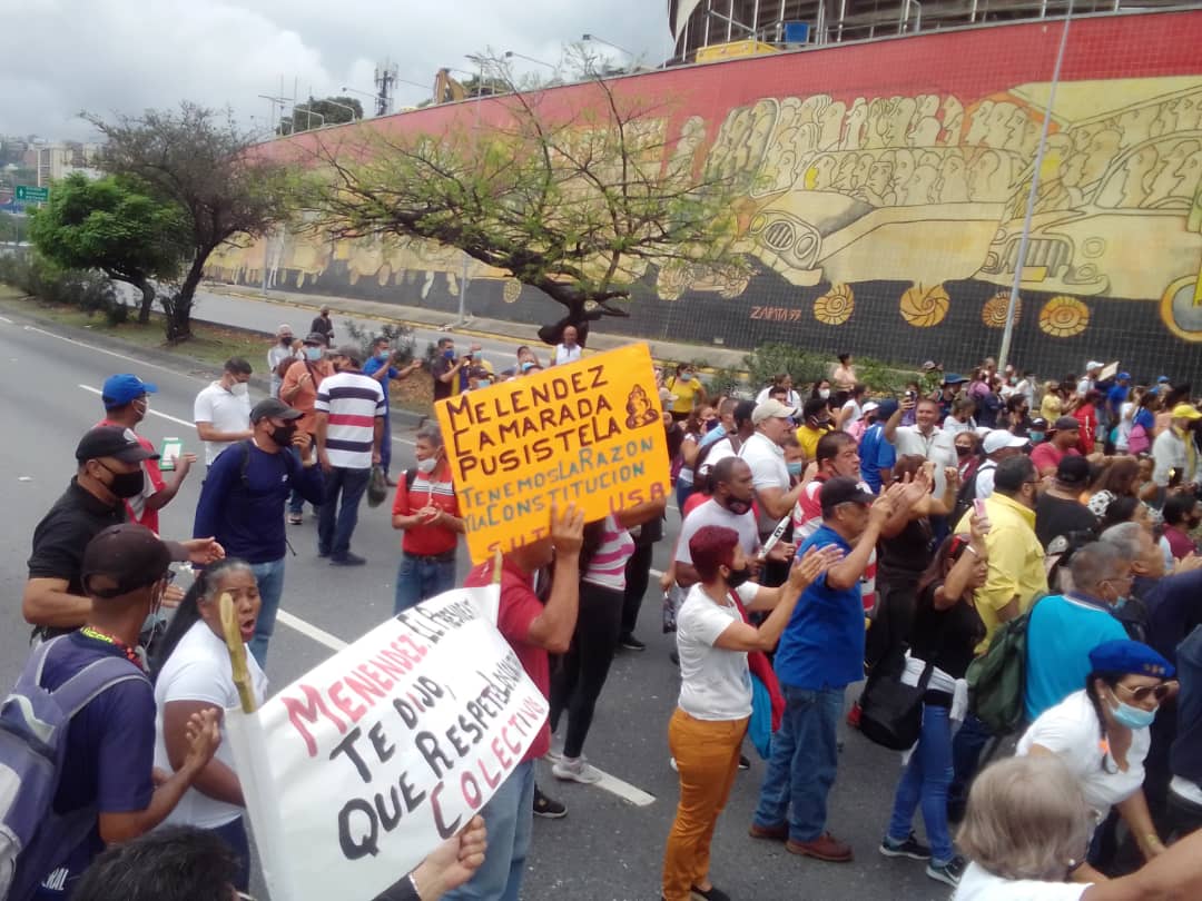 Profesores universitarios, obreros y personal administrativo de la UCV exigen mejoras salariales este #29Abr (Imágenes)