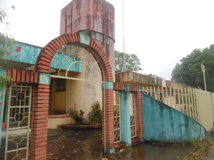 La biblioteca Luis Fadúl Hernández de Barinas también sufrió los embates del chavismo (FOTO)