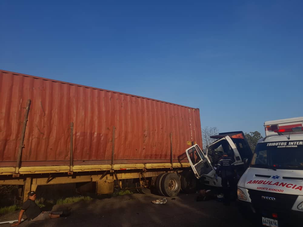 Aparatoso accidente en Bolívar dejó un militar muerto y más de 20 heridos (FOTOS)