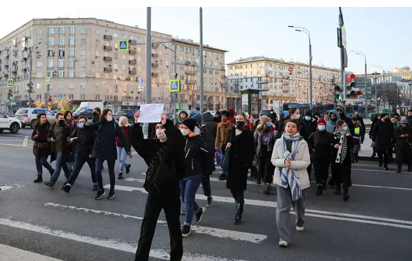 Estudiantes rusos agreden y acusan de “traidores” a sus profesores por dar discursos contra la invasión en Ucrania