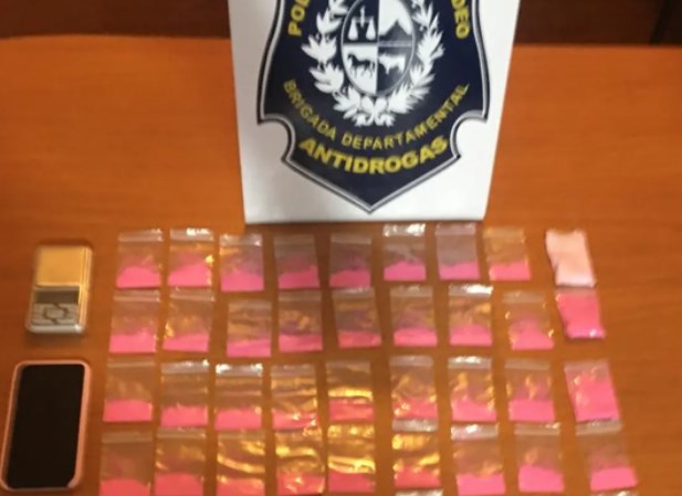 Desmantelan banda de venezolanos con un alijo de cocaína rosa en Uruguay