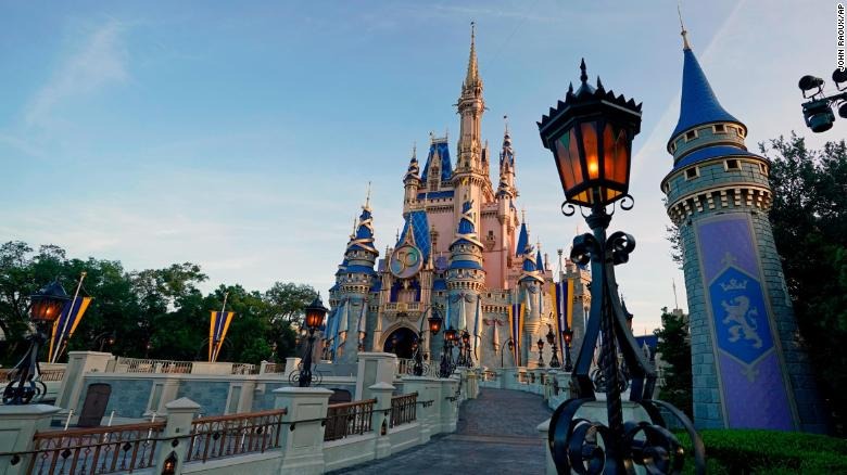 Para disolver el distrito autónomo de Disney el estado de Florida debe pagar sus deudas primero