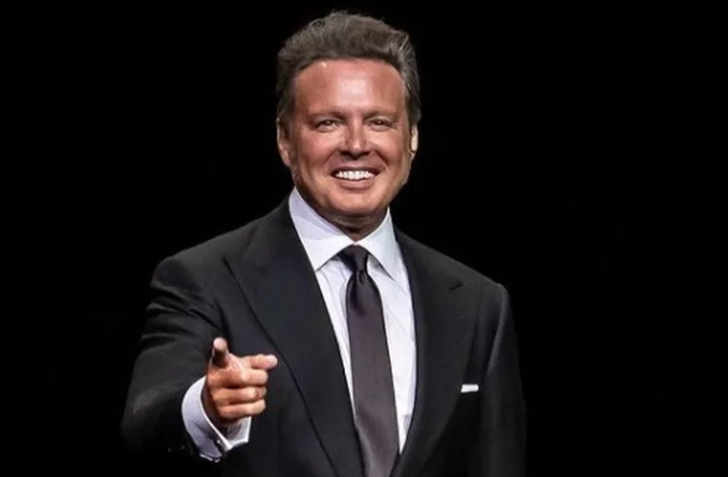 ¿Separados al nacer? La mujer que es idéntica a Luis Miguel