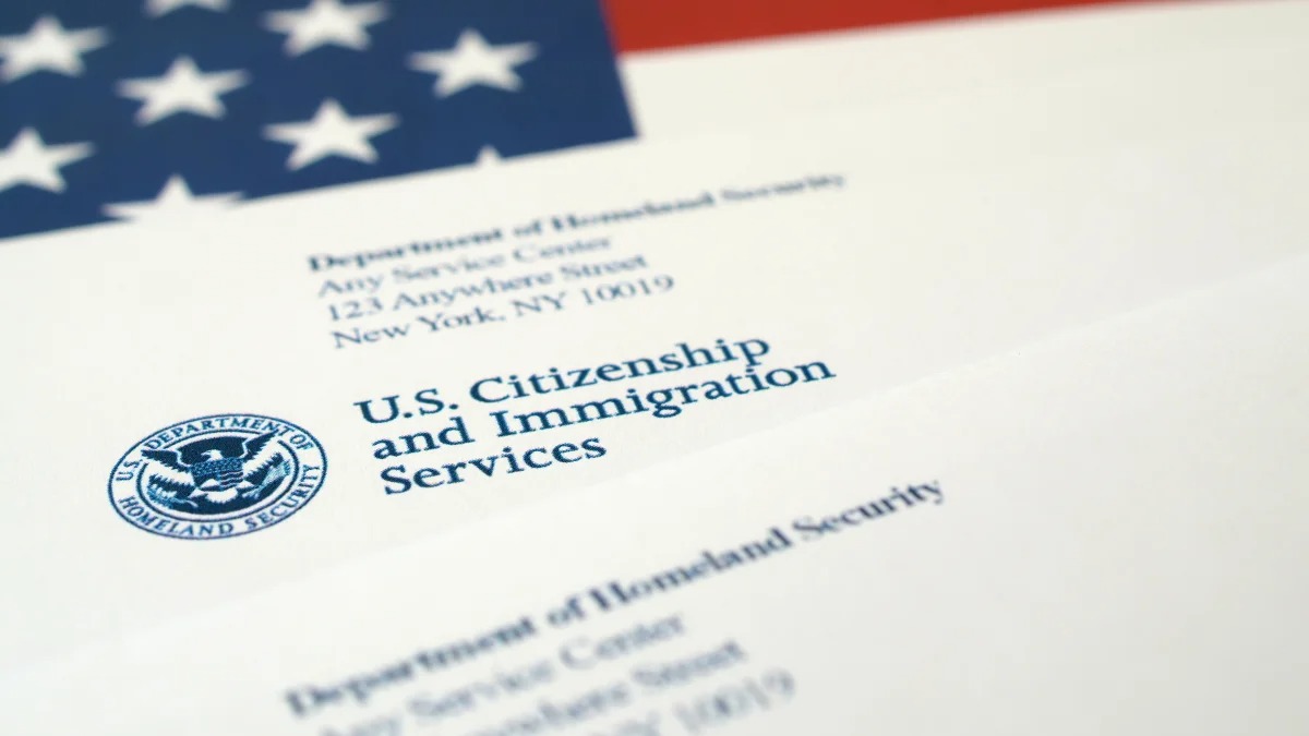 ¿Problemas para comunicarte con Uscis? Así funciona su Centro de Contacto