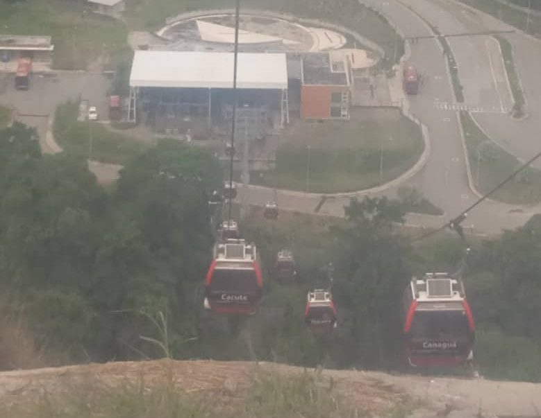 Usuarios se quedaron guindando en el Trolcable de Mérida