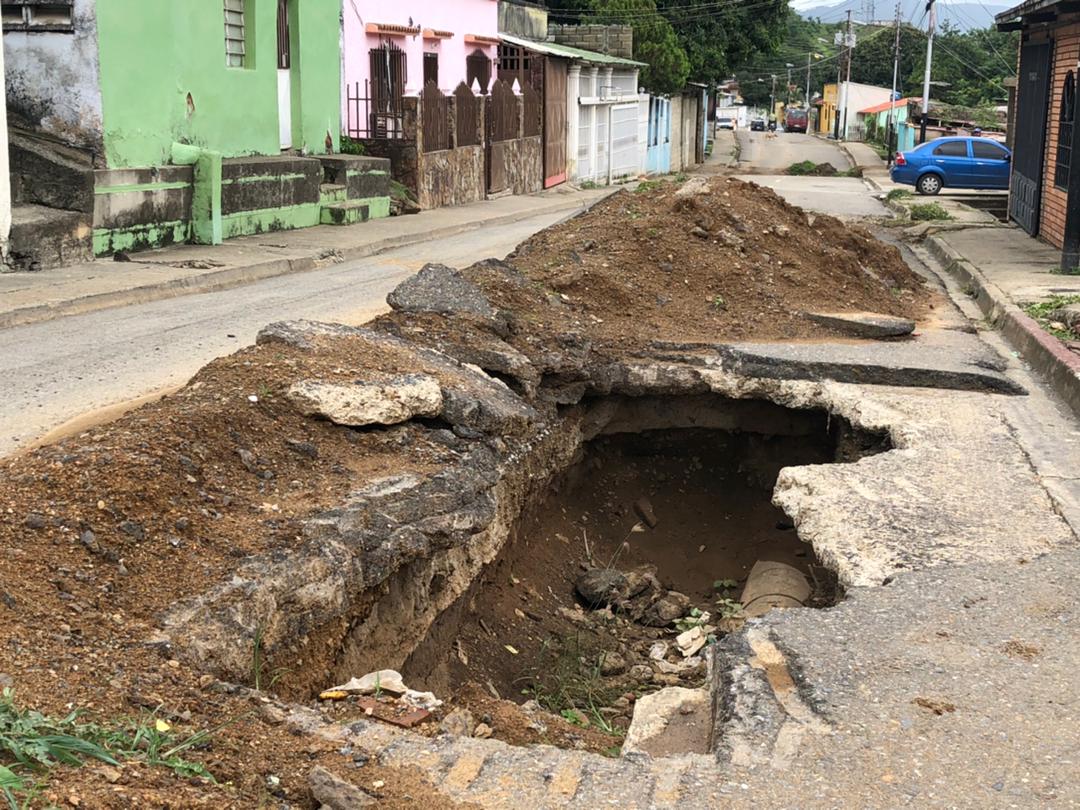 Cuenta la leyenda que si caes en un hueco en San Juan de Los Morros… ¡llegas al inframundo! (FOTOS)