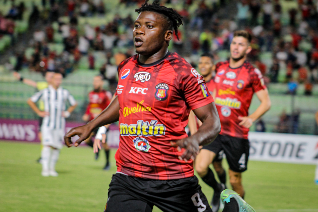 Akinyoola se vistió de héroe y el Caracas FC sumó de a tres para meterse en la pelea en Copa Libertadores (FOTOS)