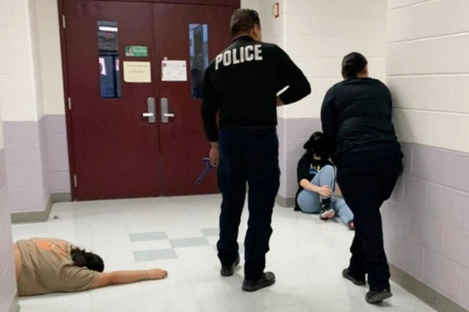 EN FOTOS: Estudiantes fingen estar muertos en un simulacro en la escuela de Texas… dos meses antes de la masacre