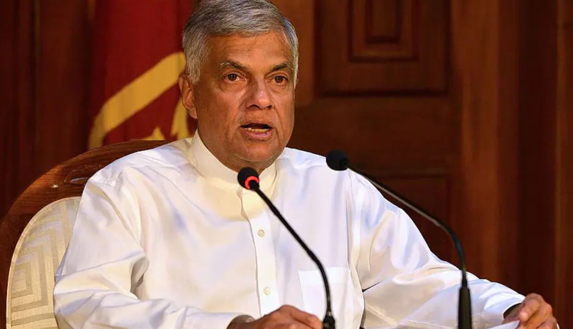 Un veterano político asume como nuevo primer ministro en medio de la crisis en Sri Lanka